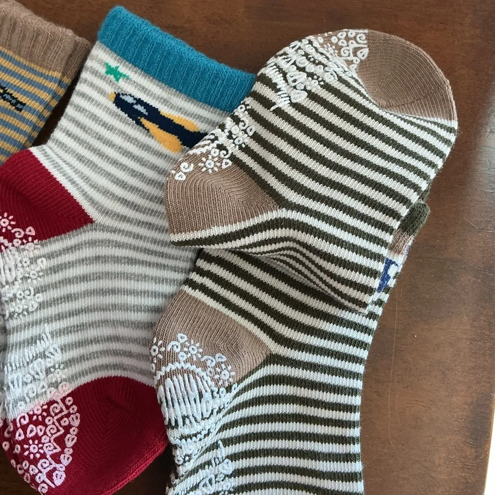 NWT Rative Non-Slip Socks Package of 6